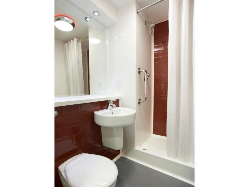 Travelodge Chessington Tolworth Hotel Londra